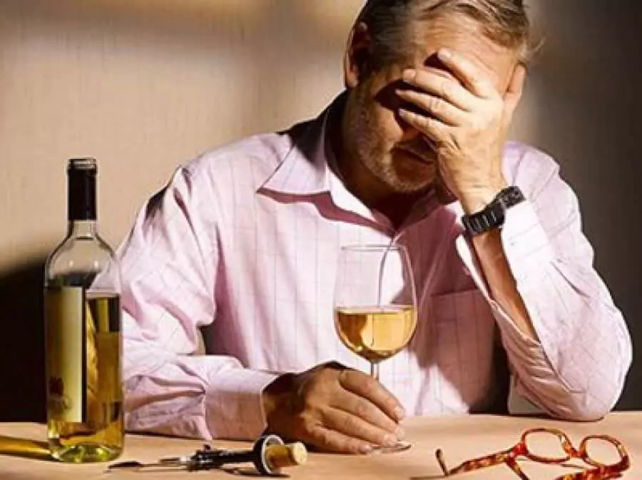 Как помочь алкоголику бросить пить? - совет специалистов | НЦ Рекавери